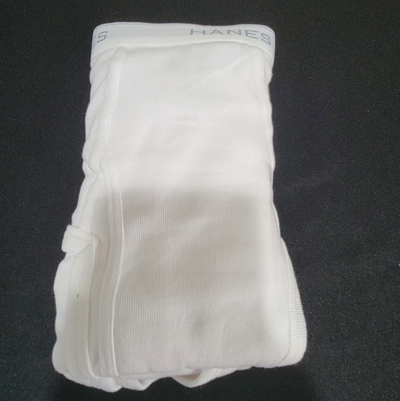 Men's Hanes Briefs Tagless - Picture 2 of 2